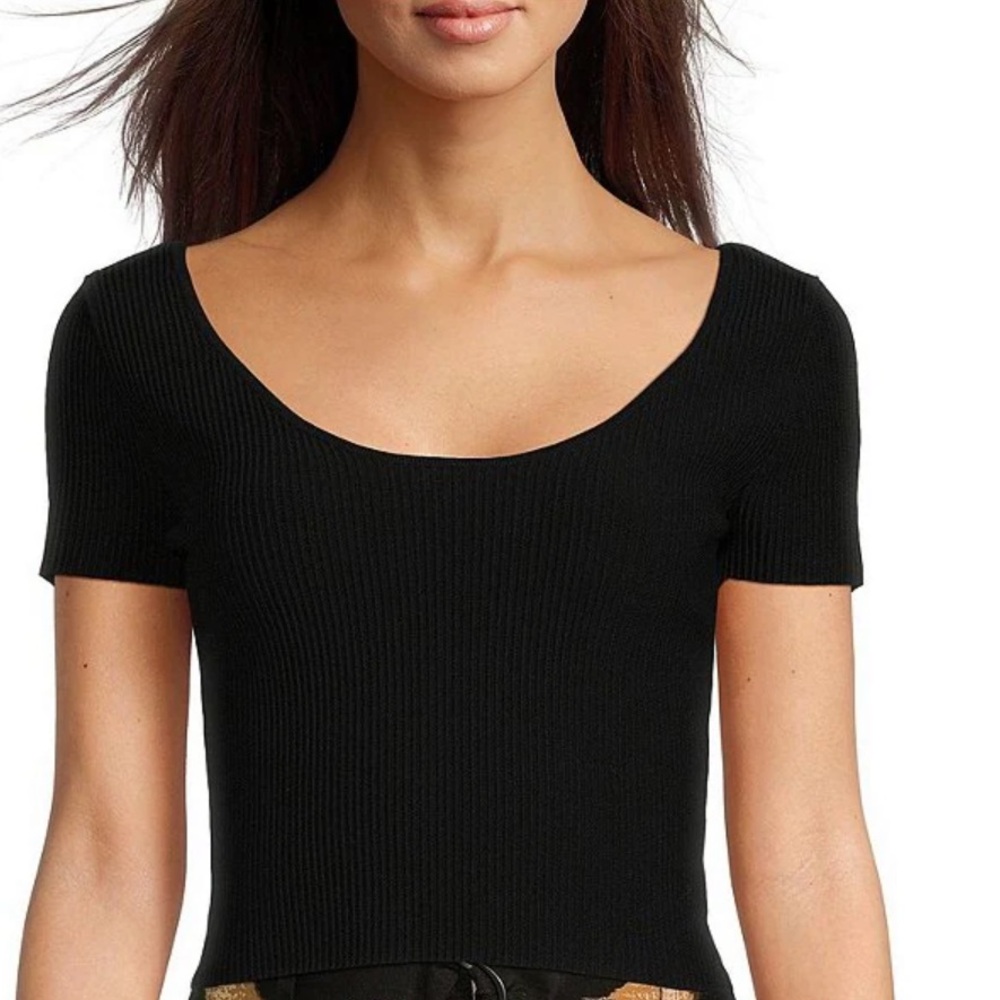 Le' AL.X
Ribbed Knit Scoop Neck Short Sleeve Cropped Top